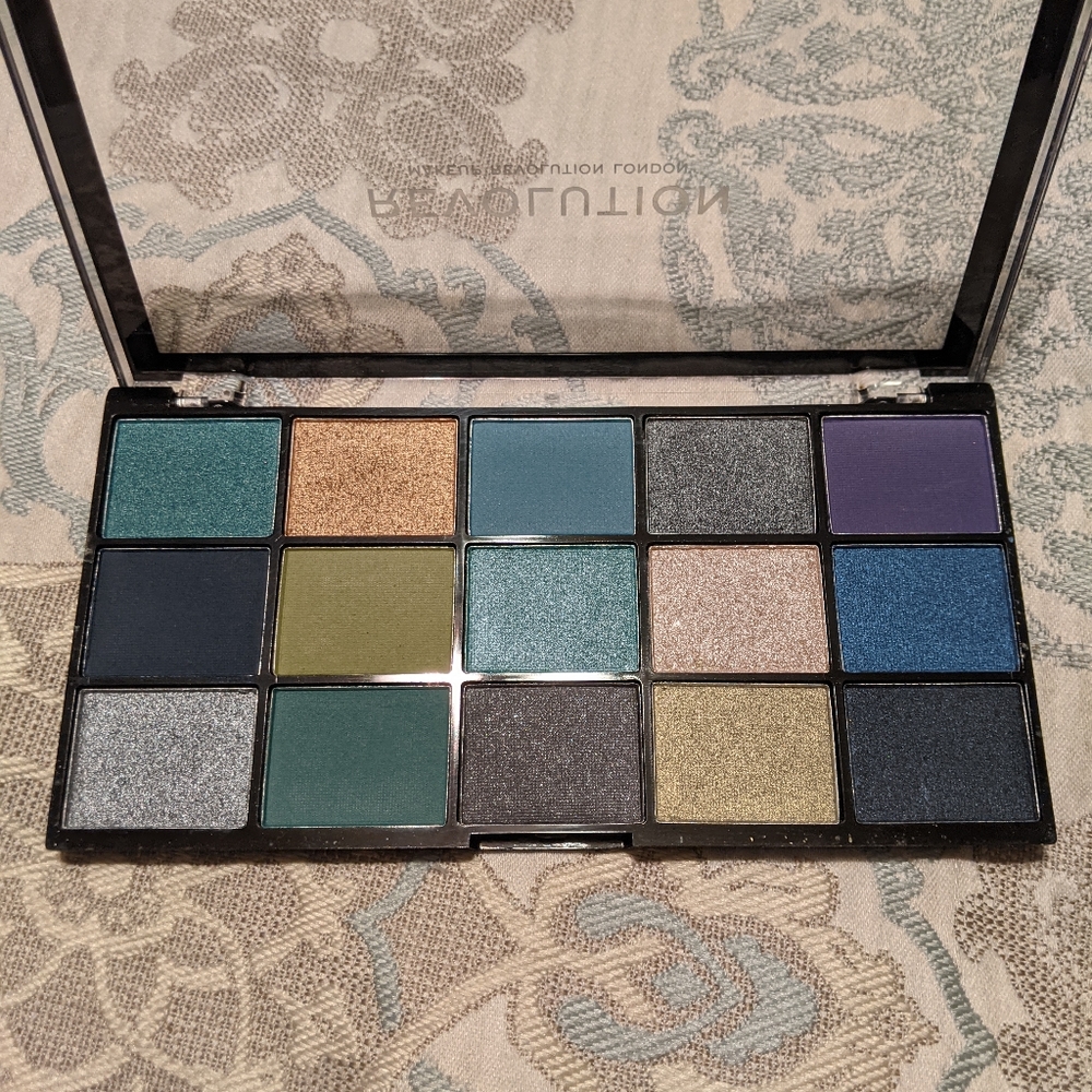 Makeup Revolution Deep Dive Pallette